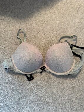 Victoria’s Secret Lace Accent Padded Bra in Light Gray